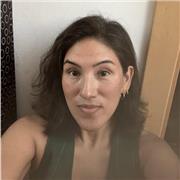 Soy una persona paciente, cercana y responsable. Me gusta ayudar a los demás a aprender y entender las cosas a su propio ritmo